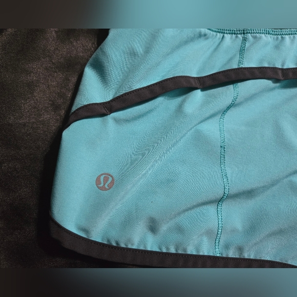 Lululemon - Picture 3 of 3